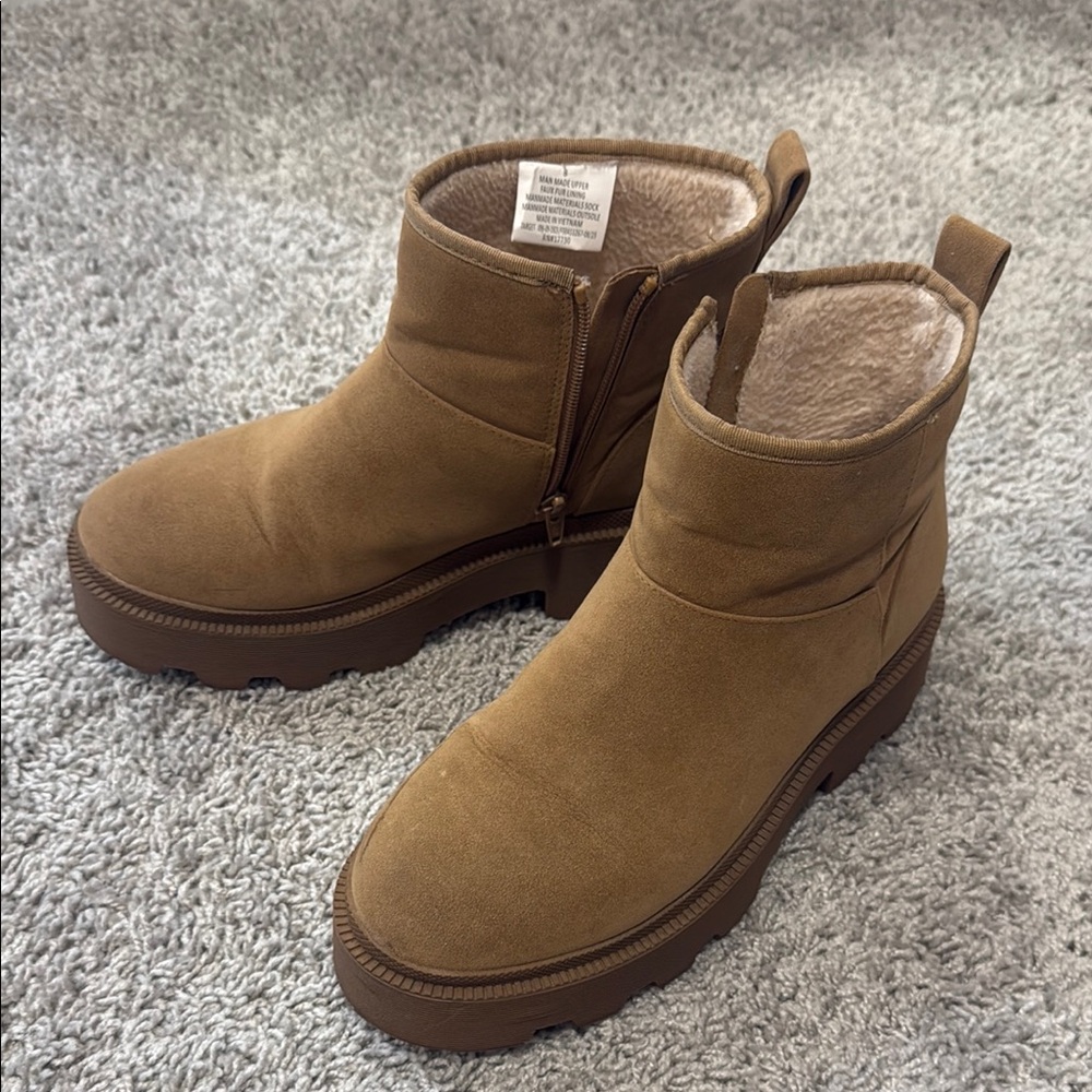 Universal Thread Tan Winter Boots with Durable Sole